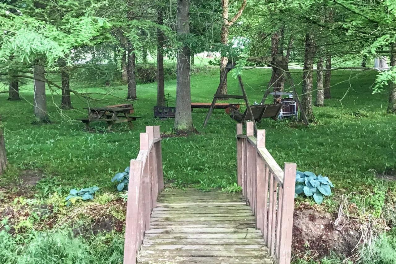 Honey House Cabin - A Quiet Countryside Retreat! Nappanee Kültér fotó