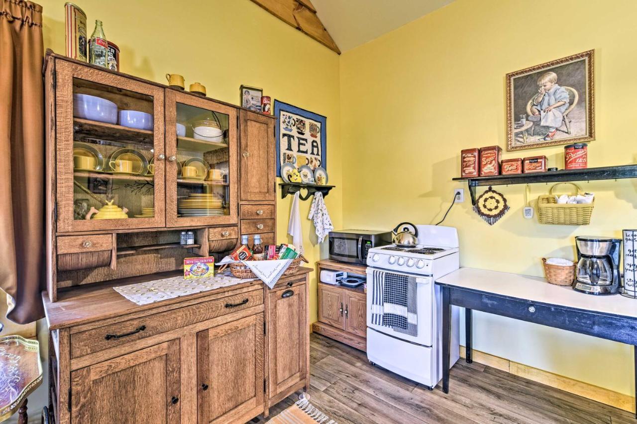 Honey House Cabin - A Quiet Countryside Retreat! Nappanee Kültér fotó