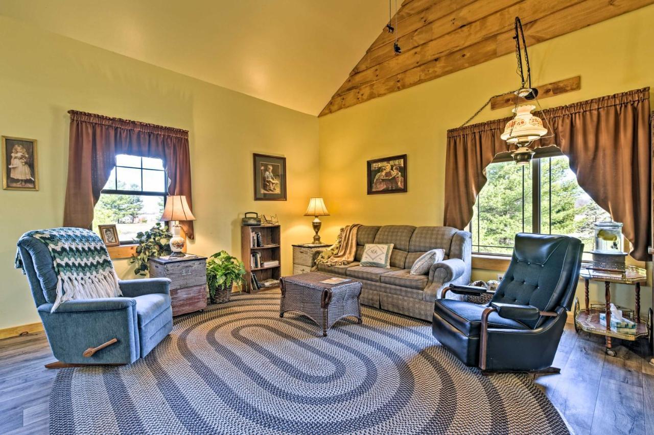 Honey House Cabin - A Quiet Countryside Retreat! Nappanee Kültér fotó