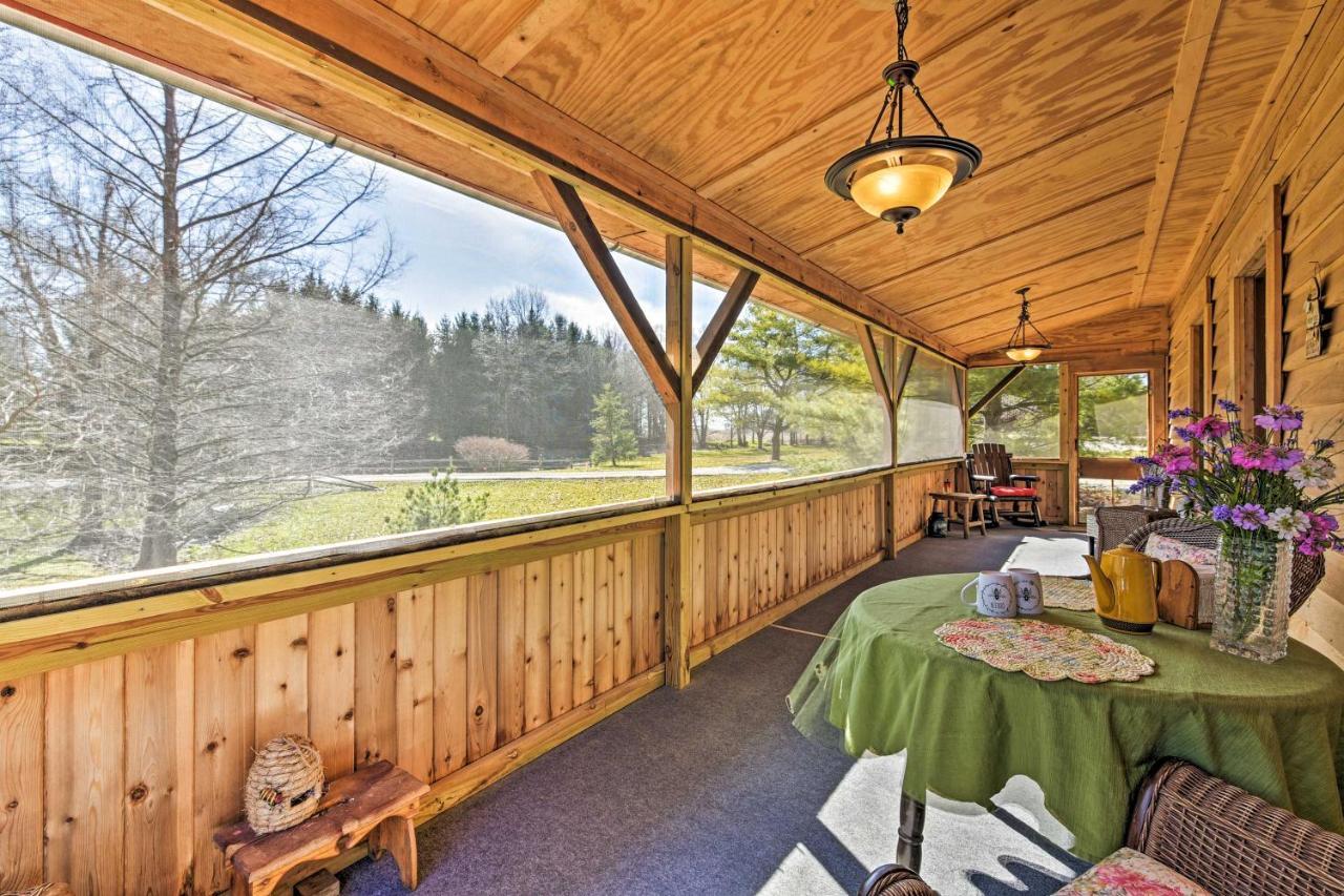 Honey House Cabin - A Quiet Countryside Retreat! Nappanee Kültér fotó