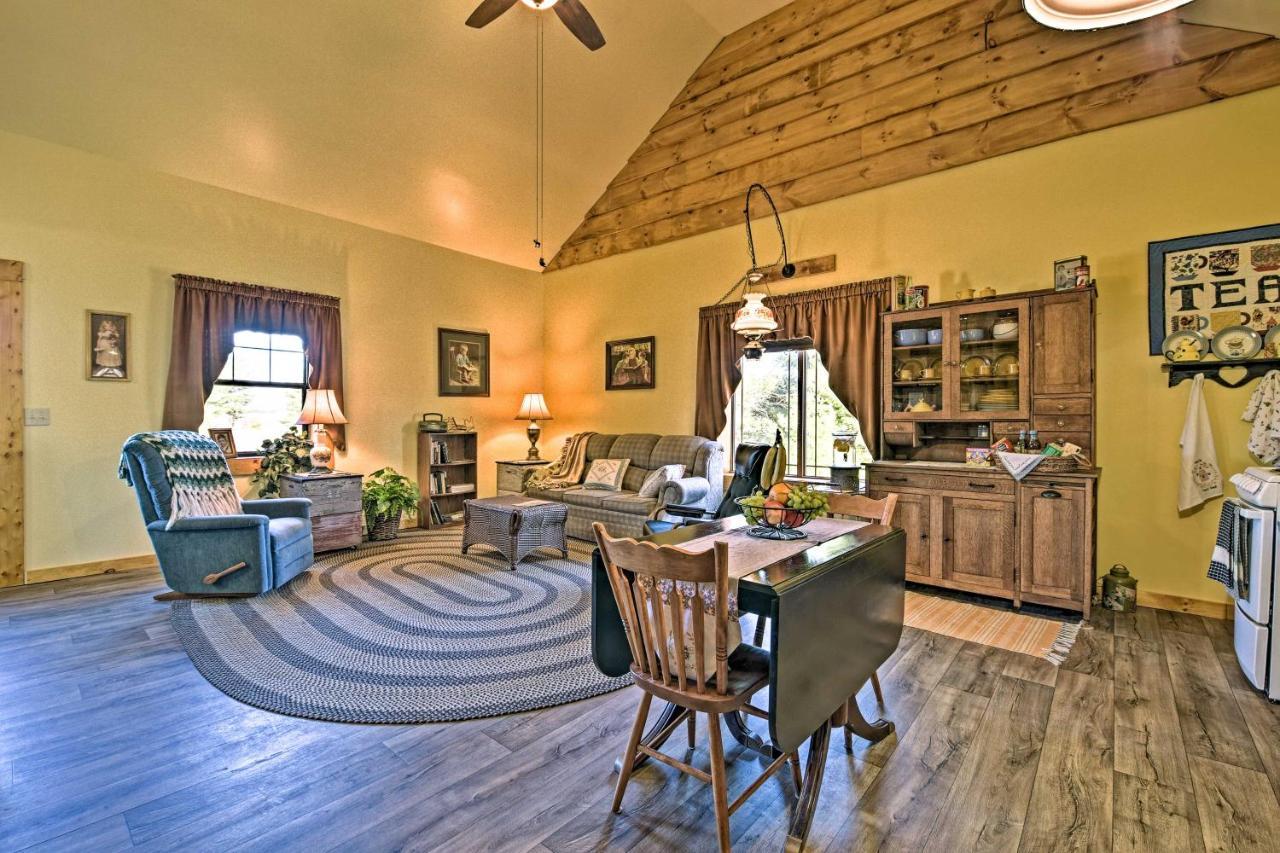 Honey House Cabin - A Quiet Countryside Retreat! Nappanee Kültér fotó