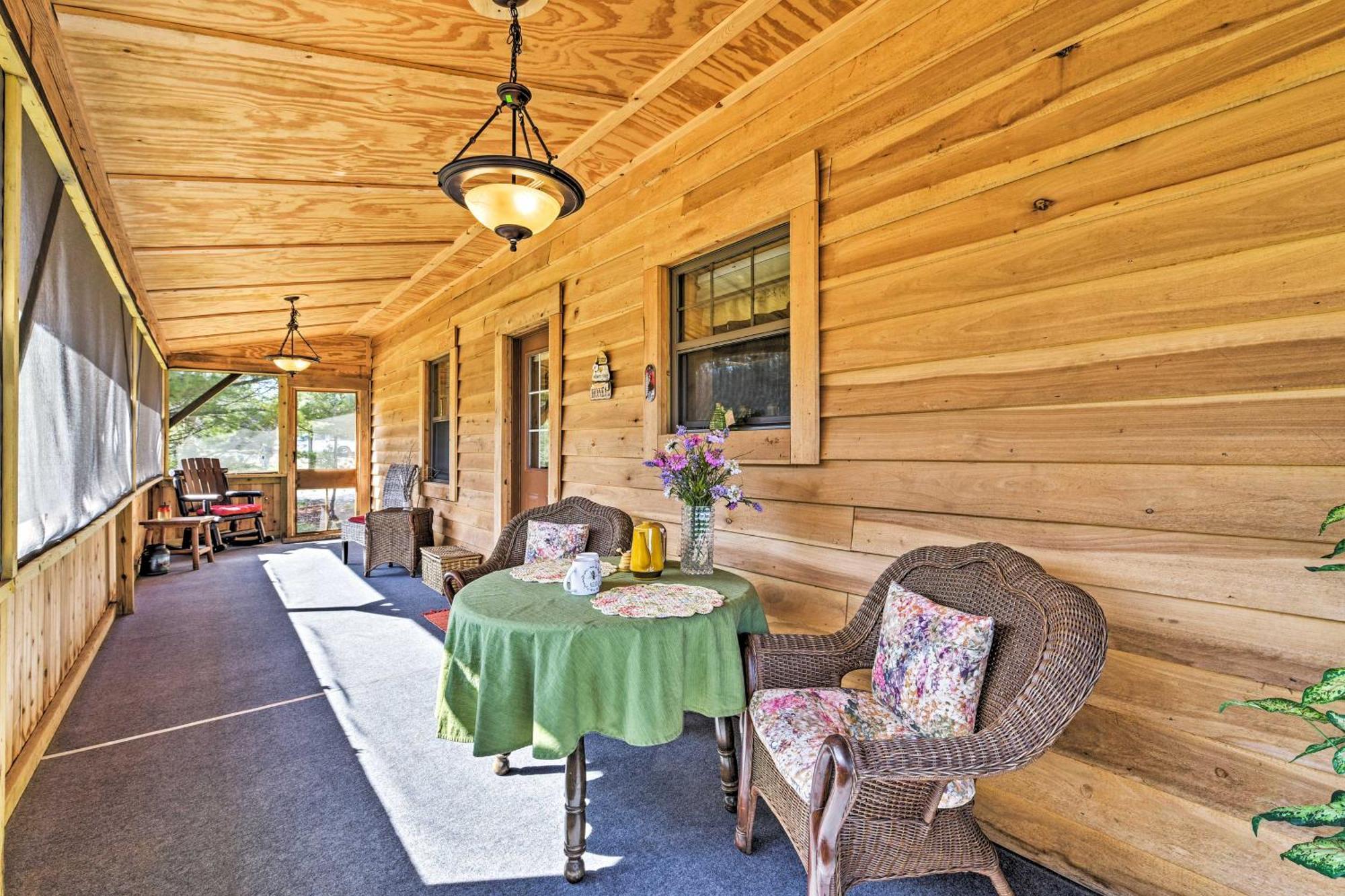 Honey House Cabin - A Quiet Countryside Retreat! Nappanee Kültér fotó